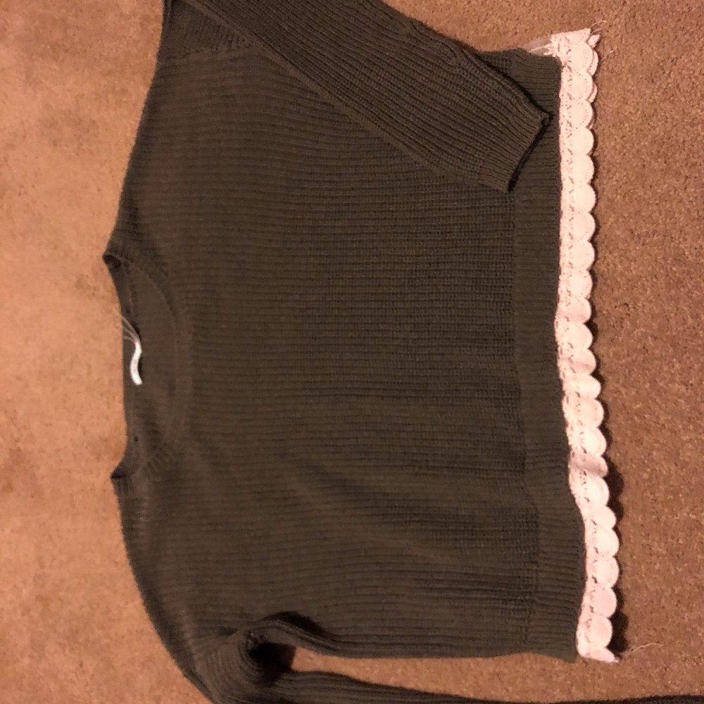 Women's Urban Outfitters crop sweater